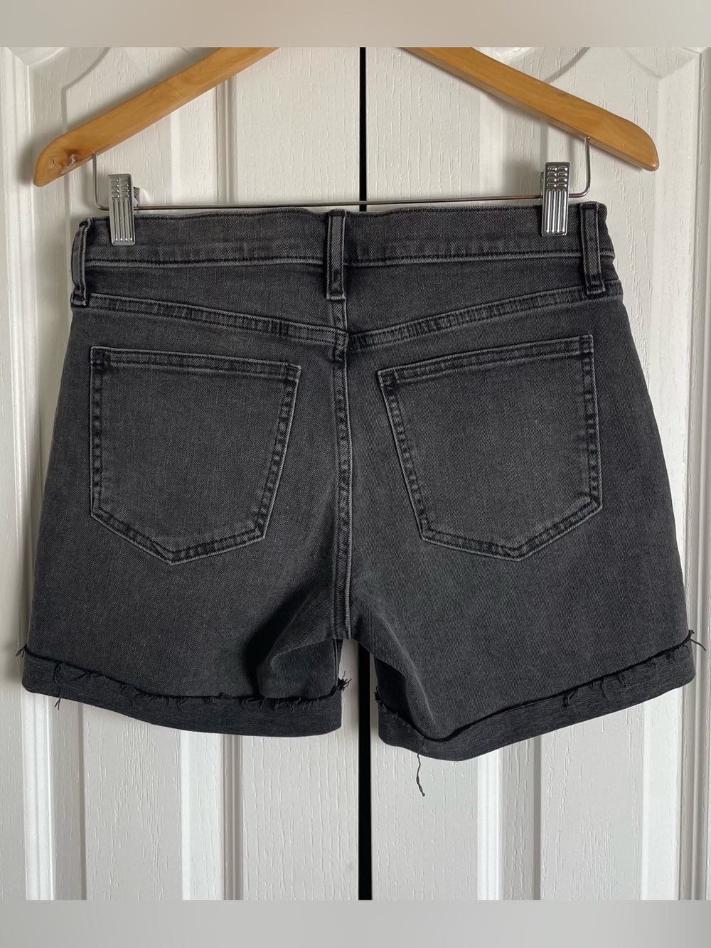 Gap 5” Mid Rise Denim Shorts Women’s 25 | 0 Black Cuffed Stretch Casual Fringed - Picture 4 of 12